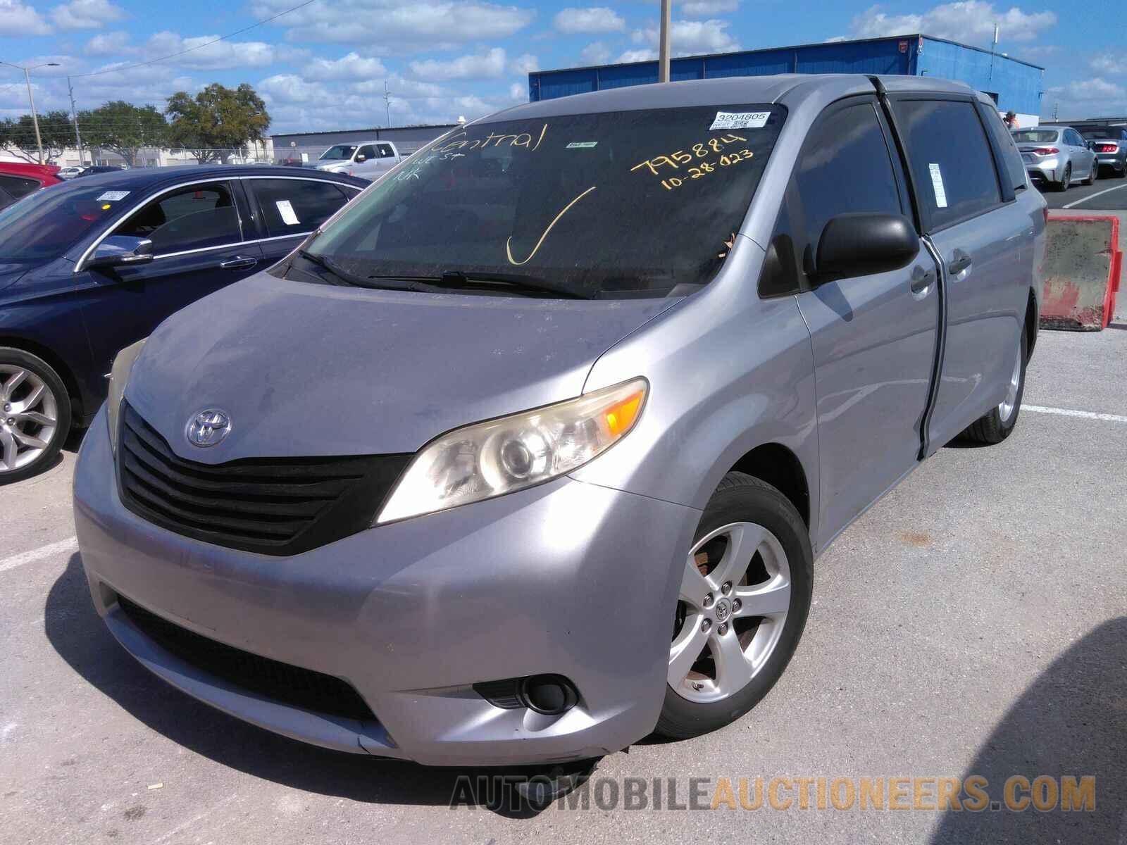 5TDZZ3DC9HS795884 Toyota Sienna 2017