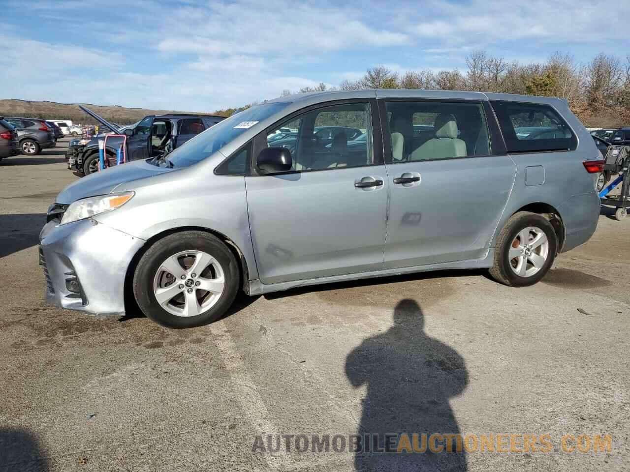 5TDZZ3DC9JS910733 TOYOTA SIENNA 2018