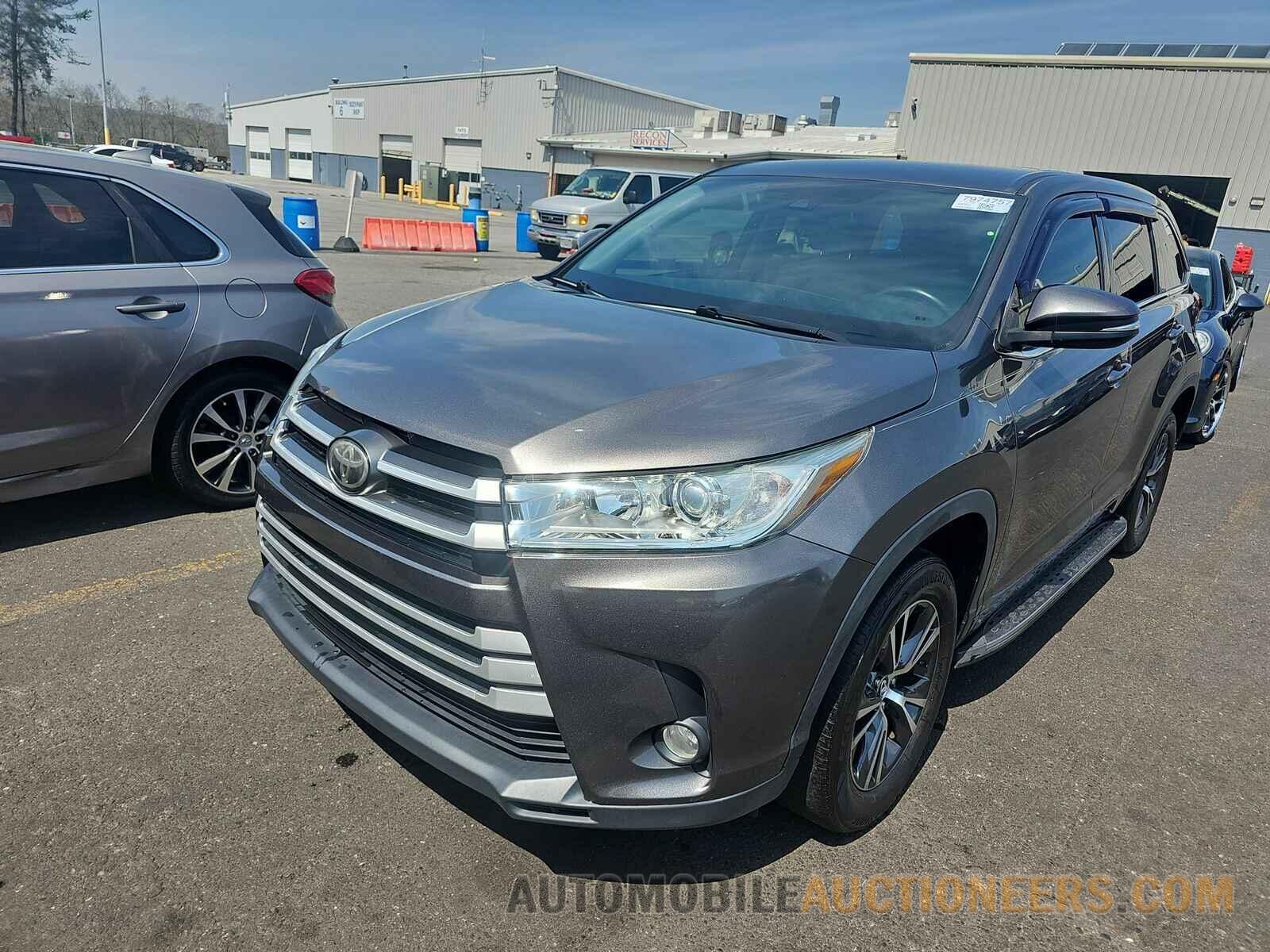 5TDZZRFH0HS195332 Toyota Highlander 2017