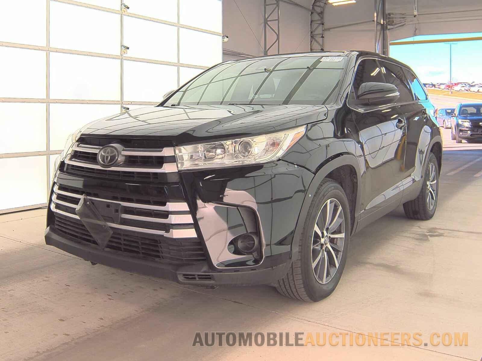 5TDZZRFH5KS313883 Toyota Highlander 2019