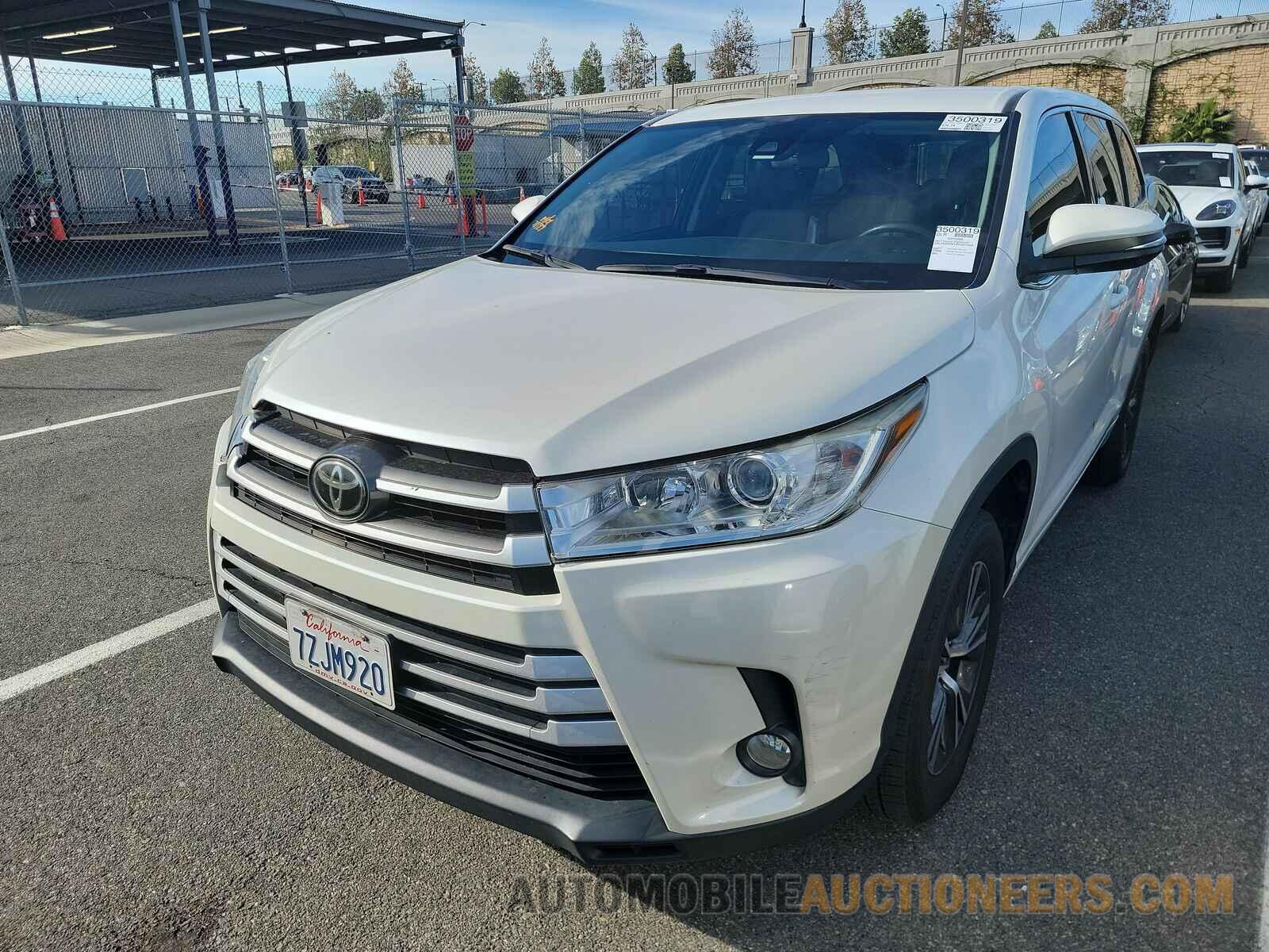 5TDZZRFH6HS215566 Toyota Highlander 2017