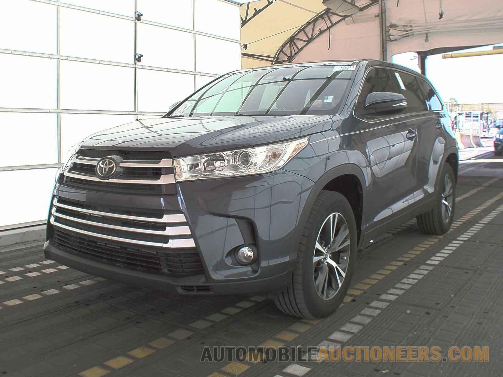 5TDZZRFH6KS335021 Toyota Highlander 2019