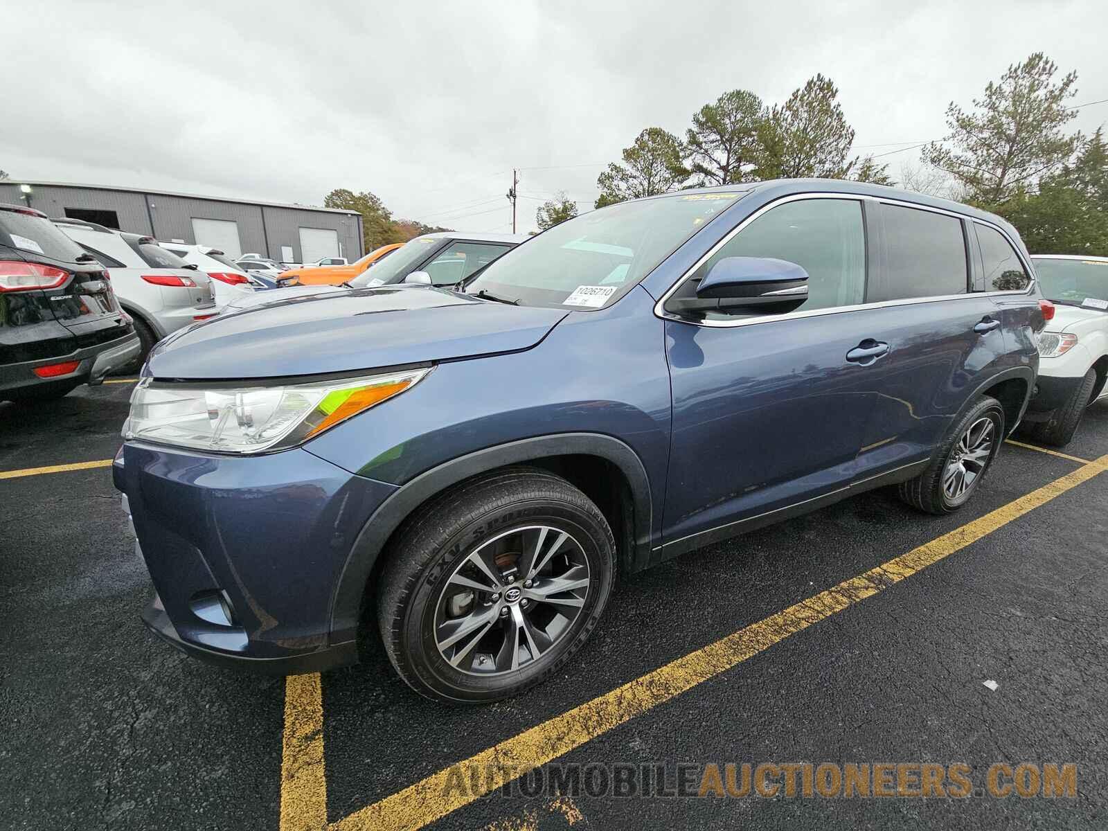 5TDZZRFH7KS303999 Toyota Highlander 2019