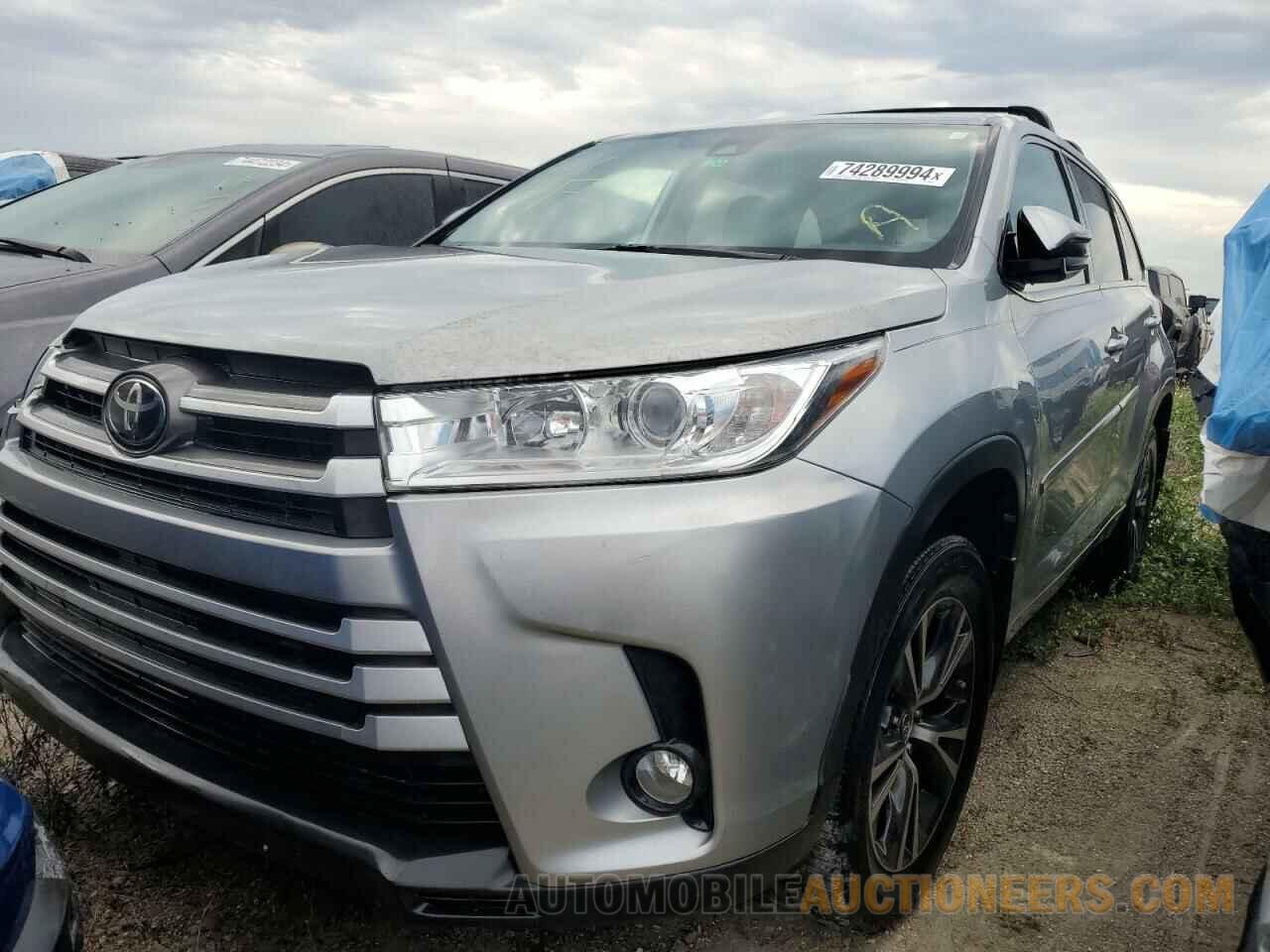 5TDZZRFH8JS246887 TOYOTA HIGHLANDER 2018