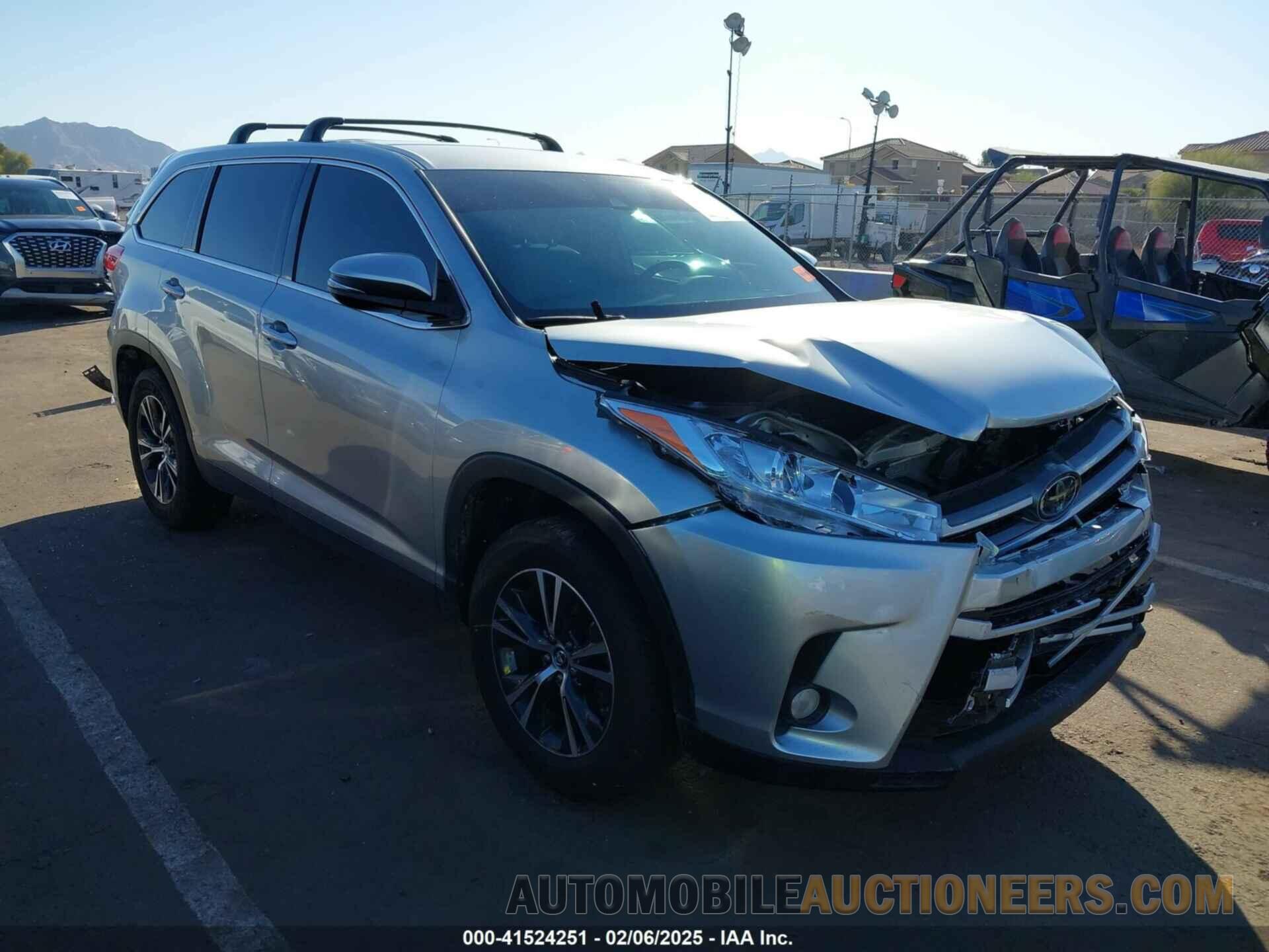 5TDZZRFH8KS359451 TOYOTA HIGHLANDER 2019