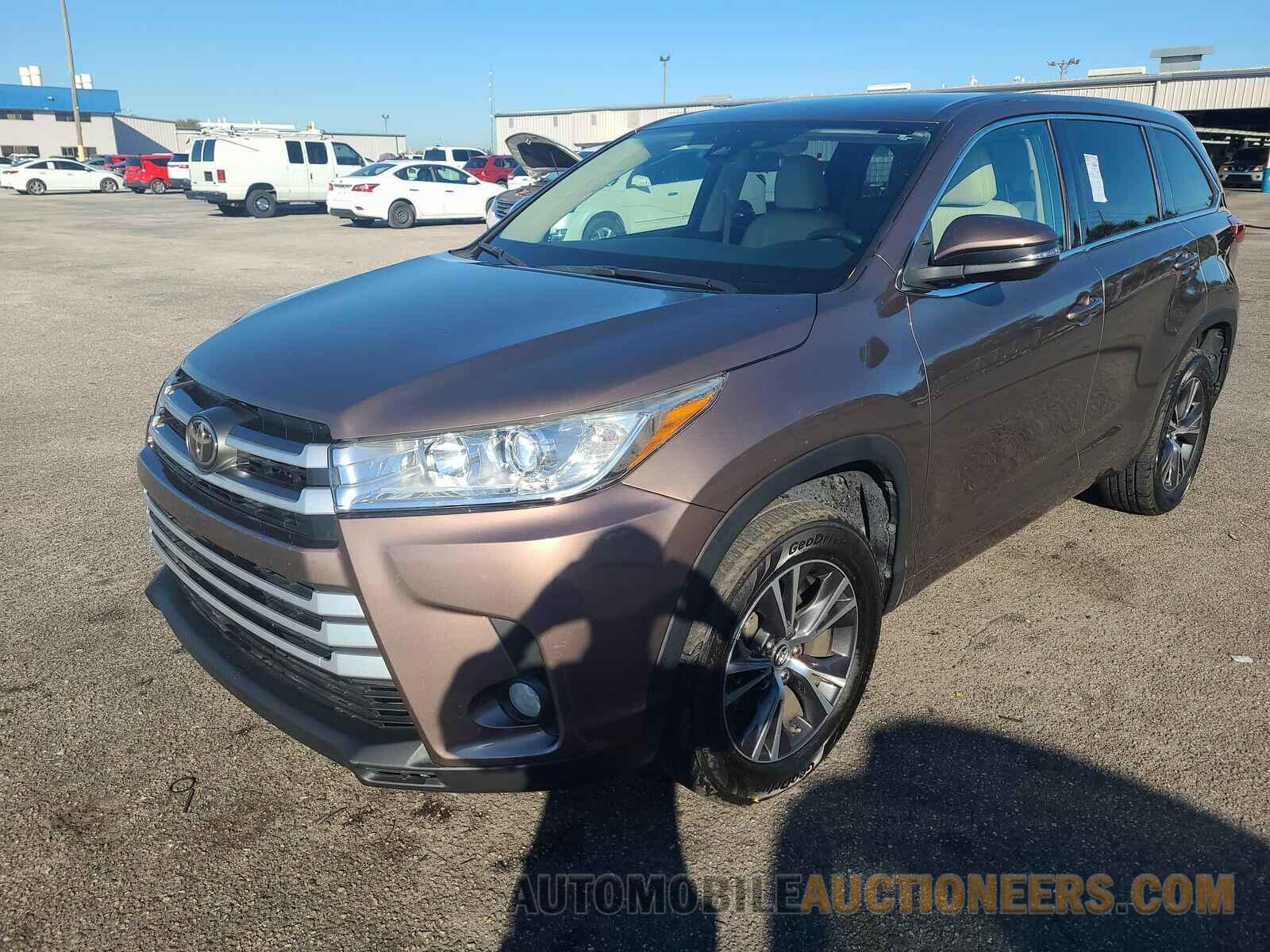 5TDZZRFHXHS225646 Toyota Highlander 2017