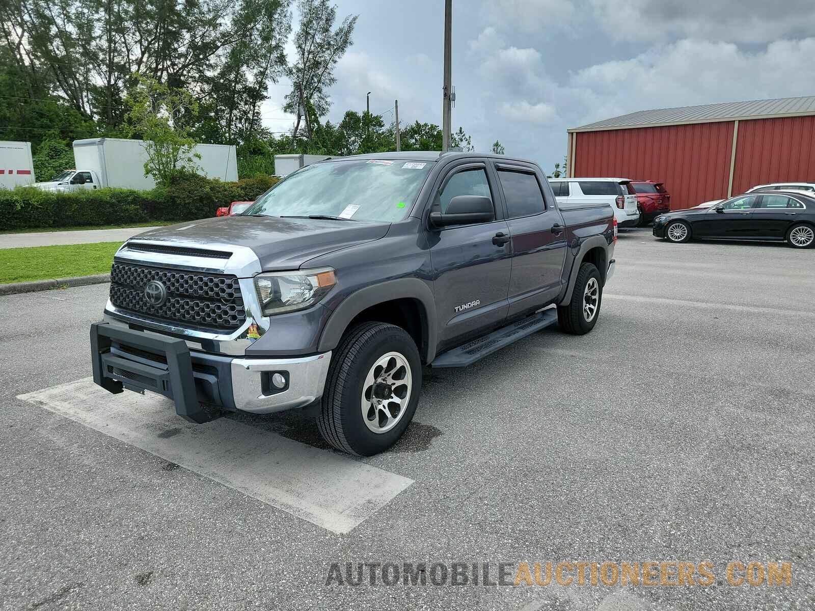 5TFDM5F10JX078158 Toyota Tundra 2018