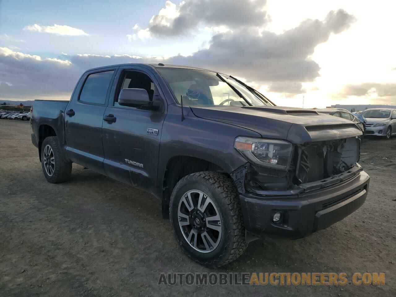 5TFDY5F10JX726036 TOYOTA TUNDRA 2018