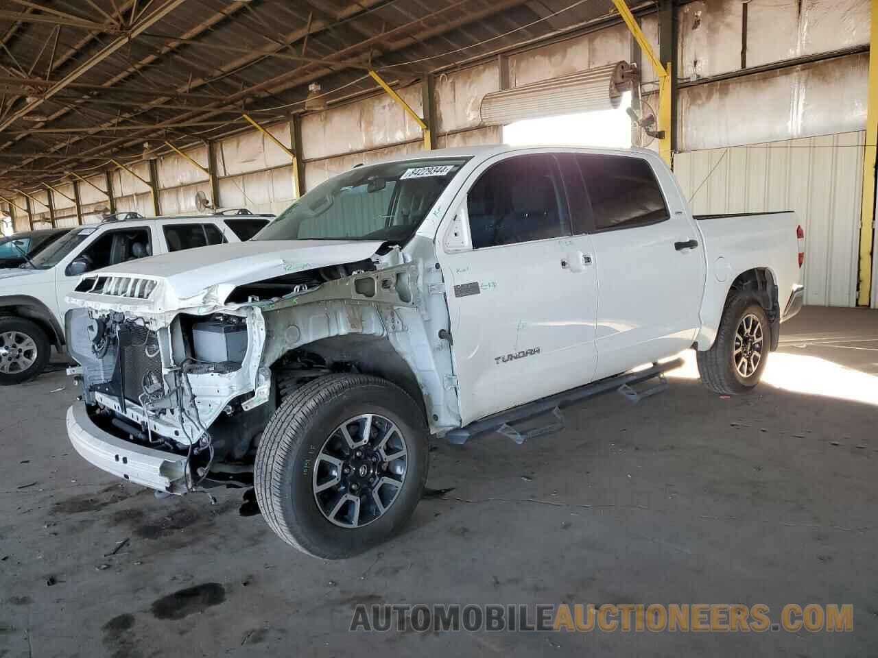 5TFDY5F13JX688625 TOYOTA TUNDRA 2018