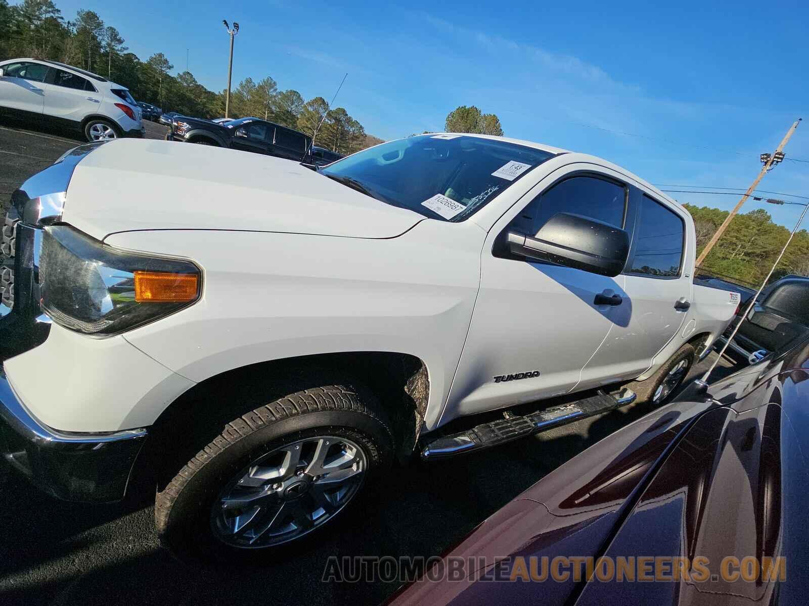 5TFEM5F15JX133692 Toyota Tundra 2018