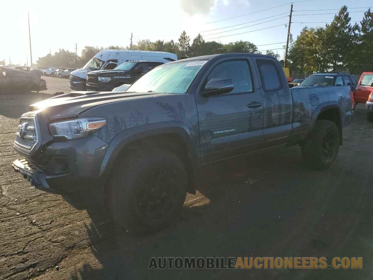 5TFSZ5AN2HX106460 TOYOTA TACOMA 2017