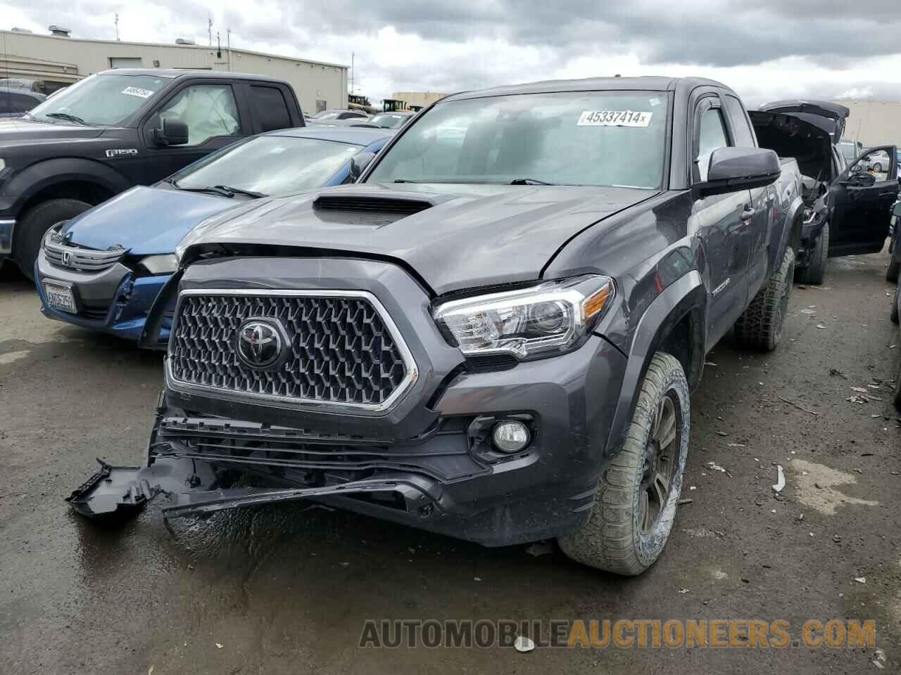 5TFSZ5AN2JX140078 TOYOTA TACOMA 2018