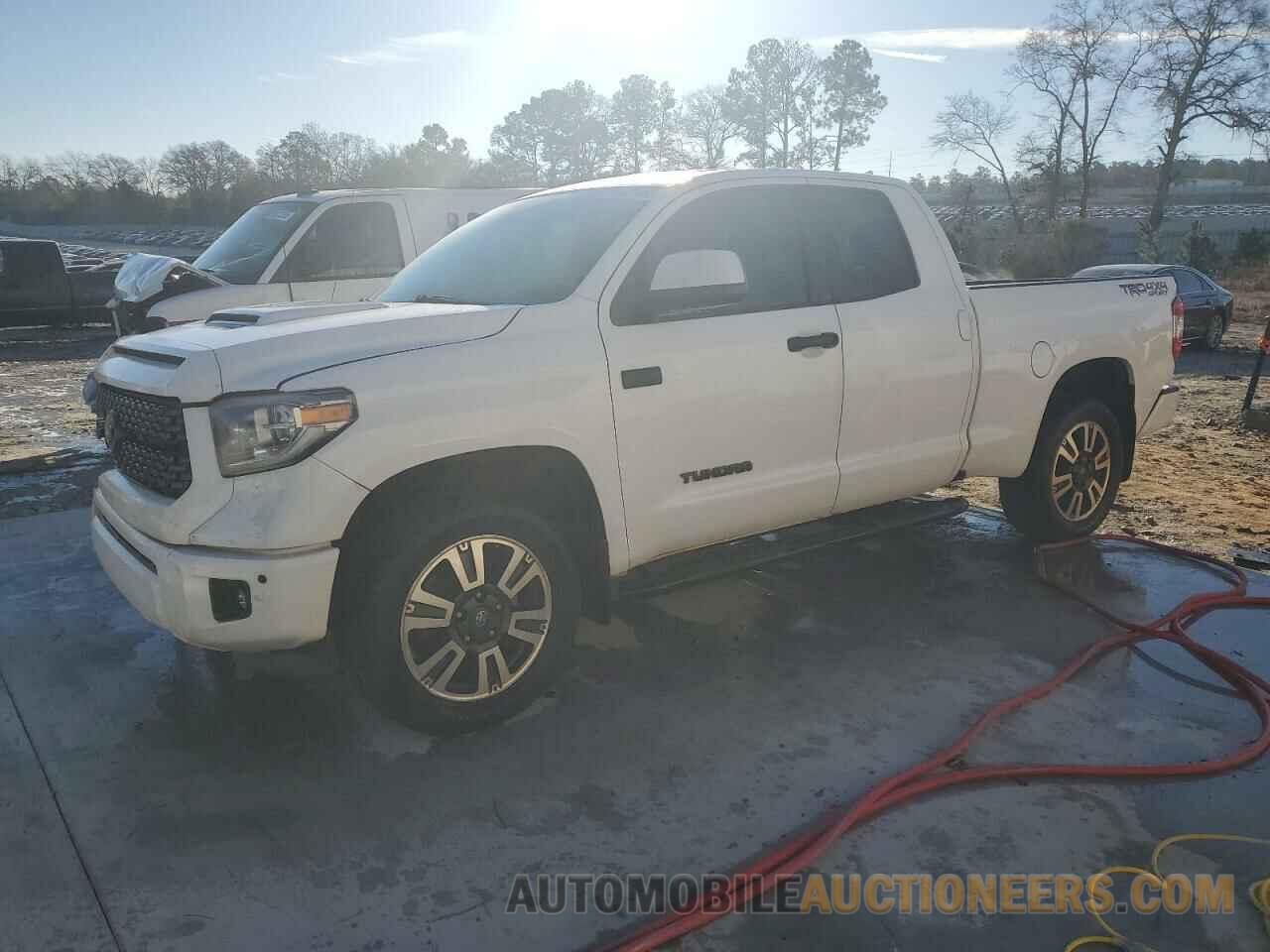 5TFUW5F11JX721675 TOYOTA TUNDRA 2018