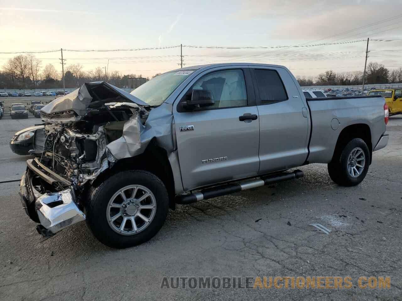 5TFUW5F1XHX640863 TOYOTA TUNDRA 2017