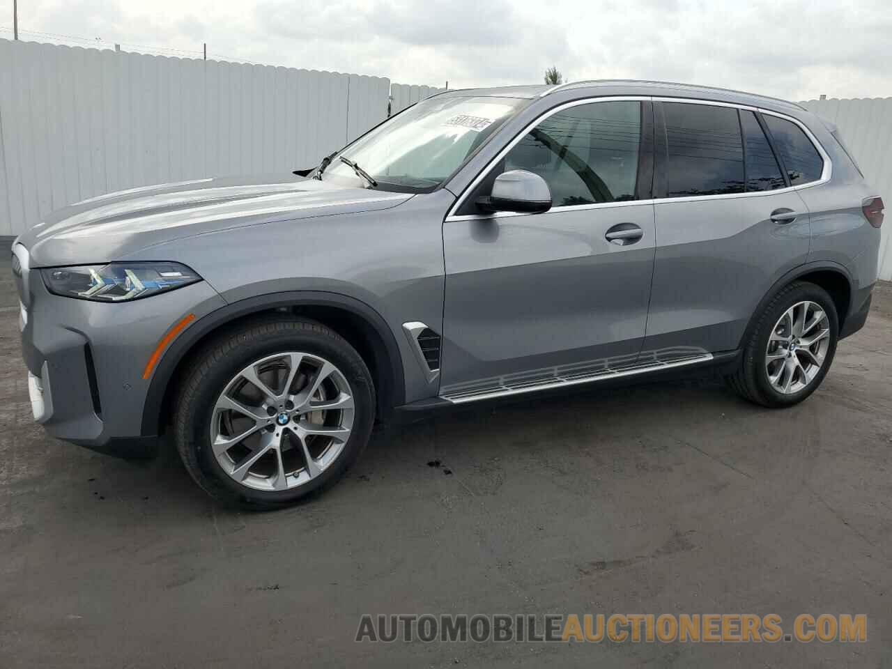 5UX13EU00R9T35883 BMW X5 2024