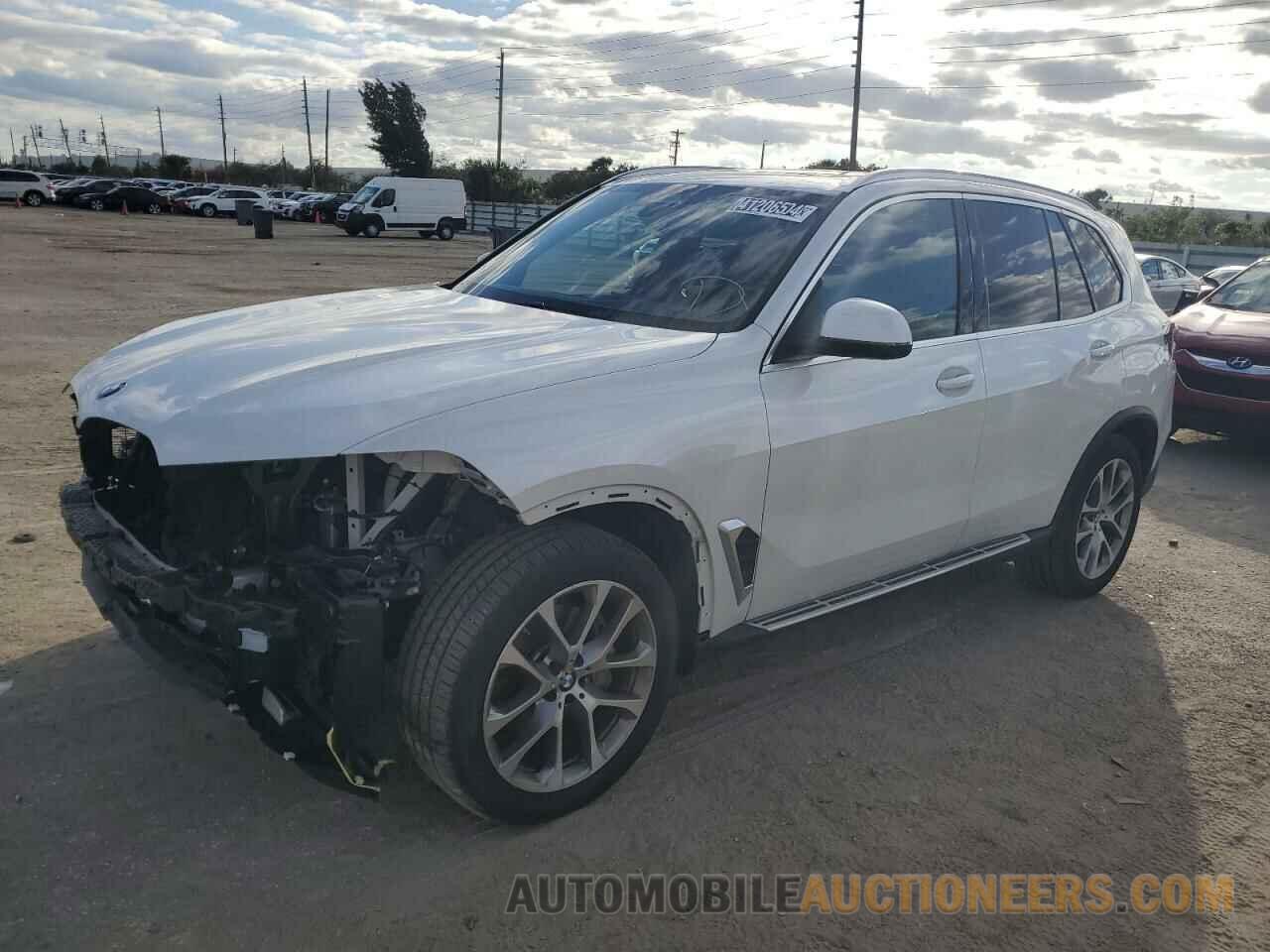 5UX13EU02R9T33729 BMW X5 2024