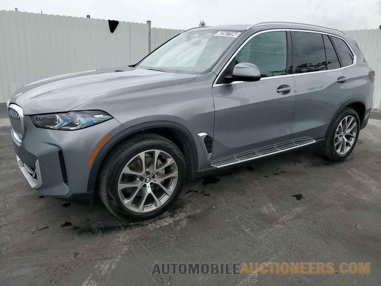 5UX13EU04R9V06585 BMW X5 2024