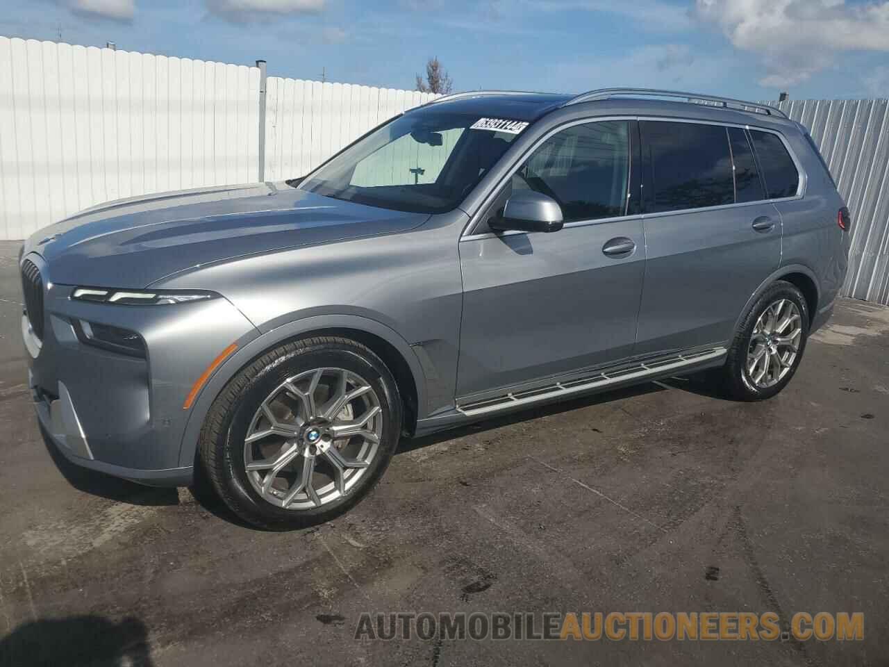 5UX23EM04R9T73363 BMW X7 2024