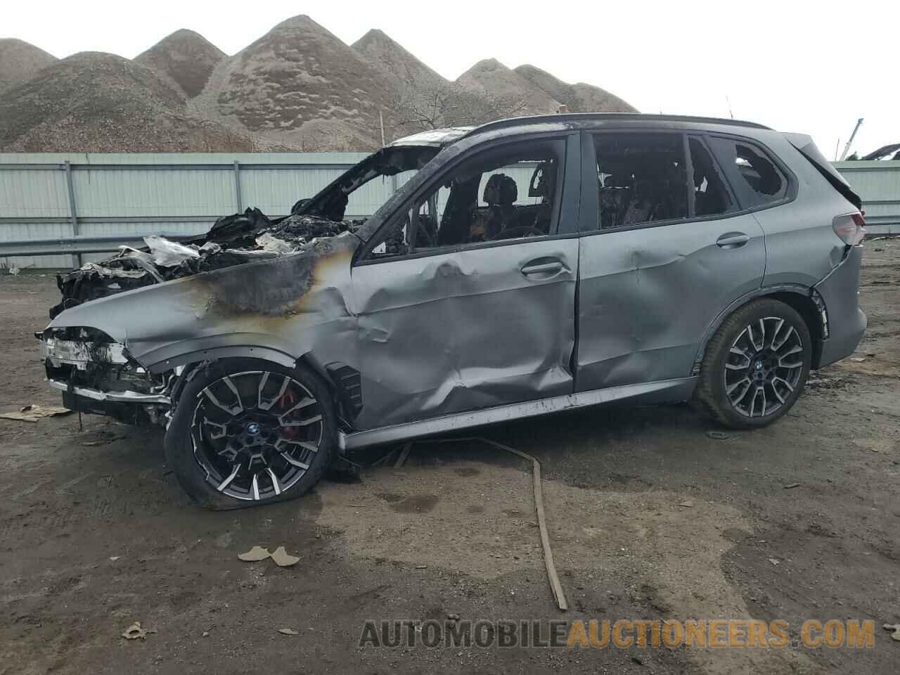 5UX33EU09R9U12629 BMW X5 M60I 2024