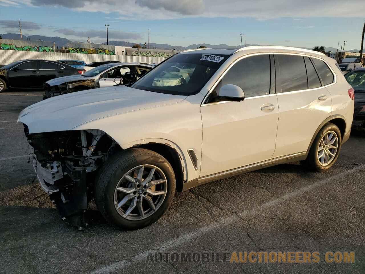 5UXCR6C52KLL25732 BMW X5 2019