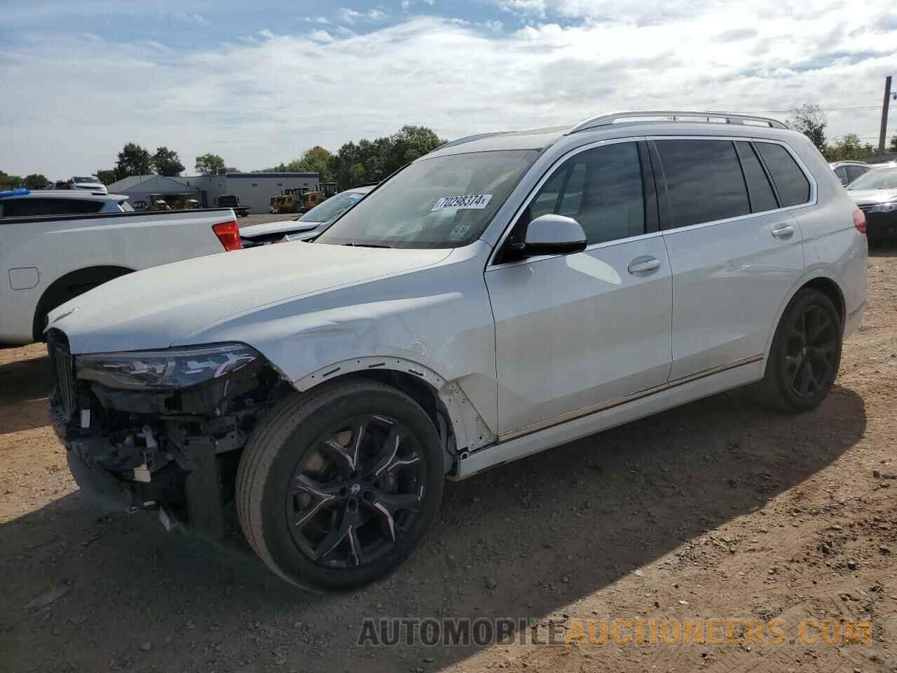 5UXCW2C03L9B11615 BMW X7 2020