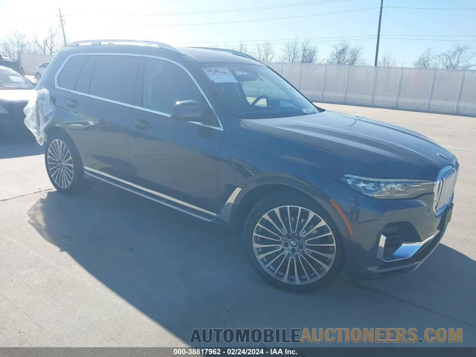 5UXCW2C06N9M81795 BMW X7 2022