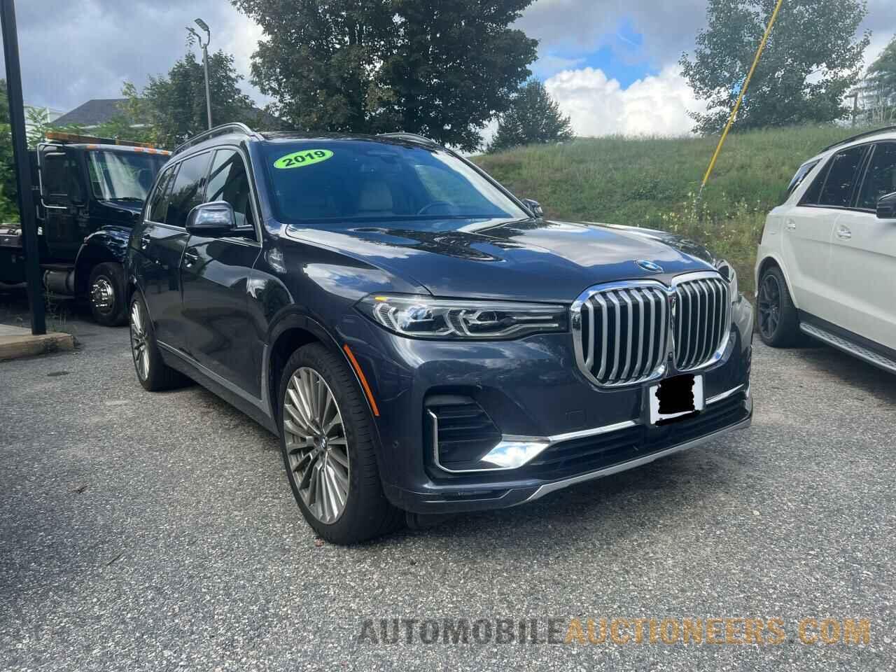 5UXCW2C5XKLB43670 BMW X7 2019