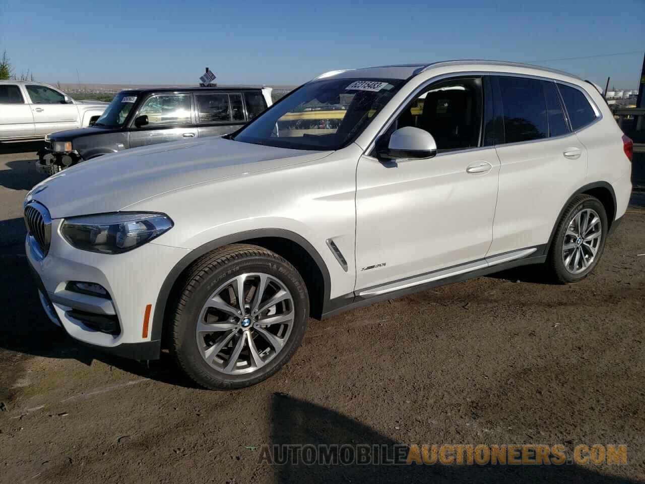 5UXTR9C5XJLD63065 BMW X3 2018