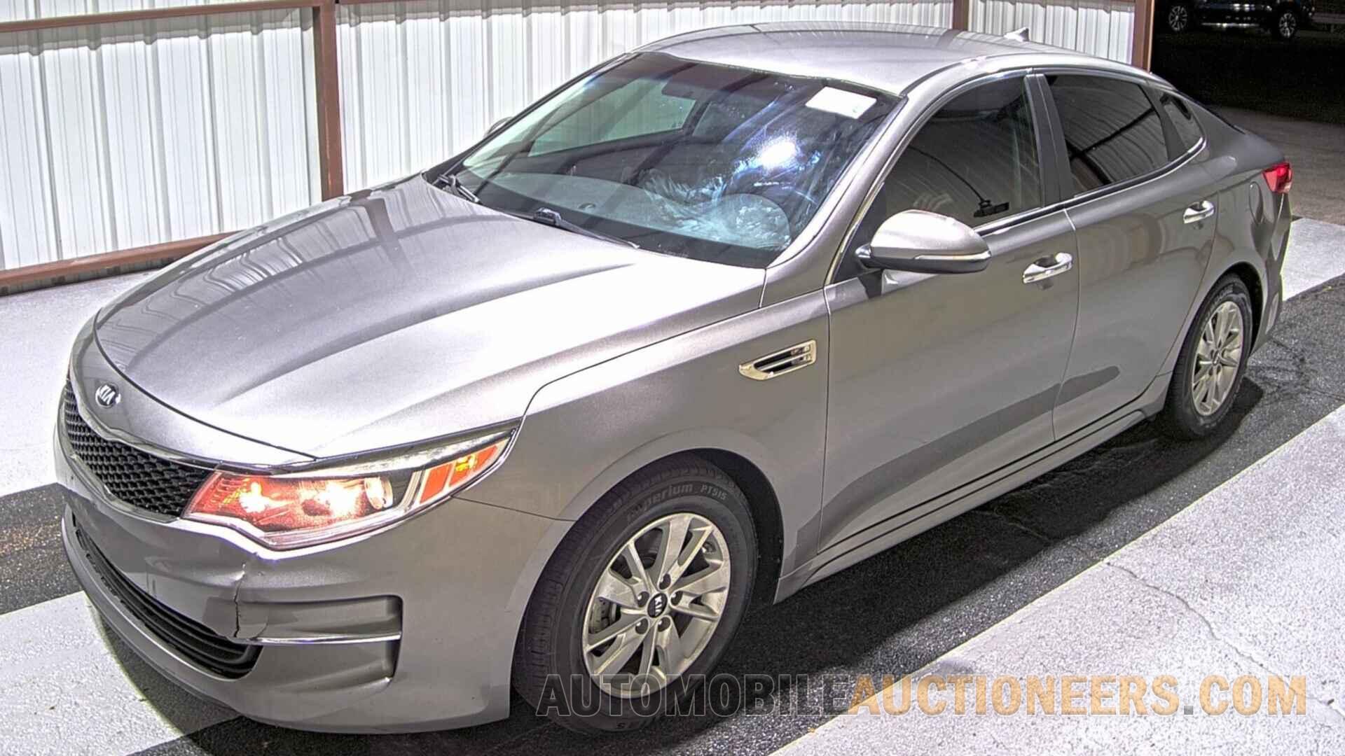 5XXGT4L30JG195858 Kia Optima 2018