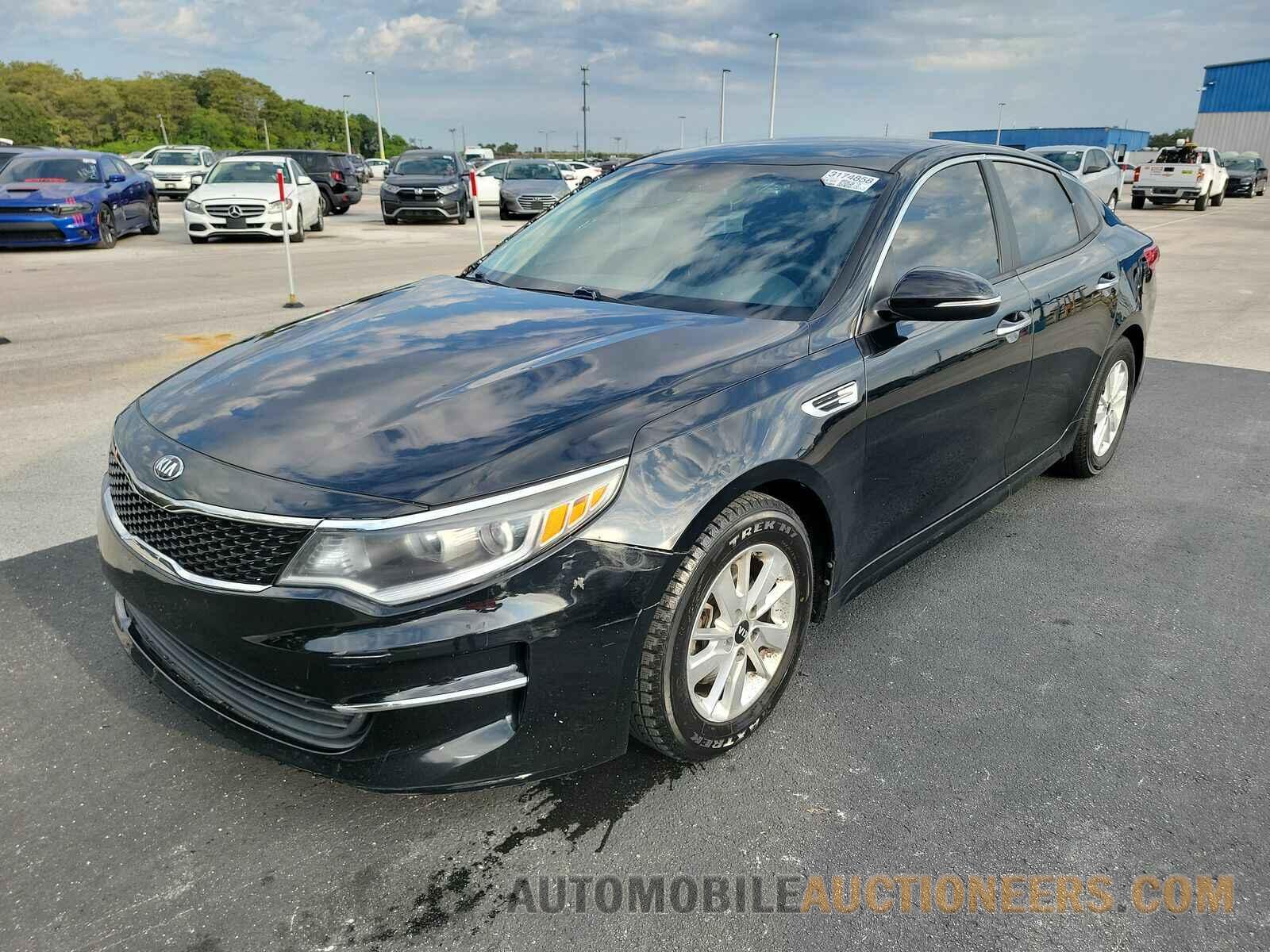 5XXGT4L30JG235761 Kia Optima 2018