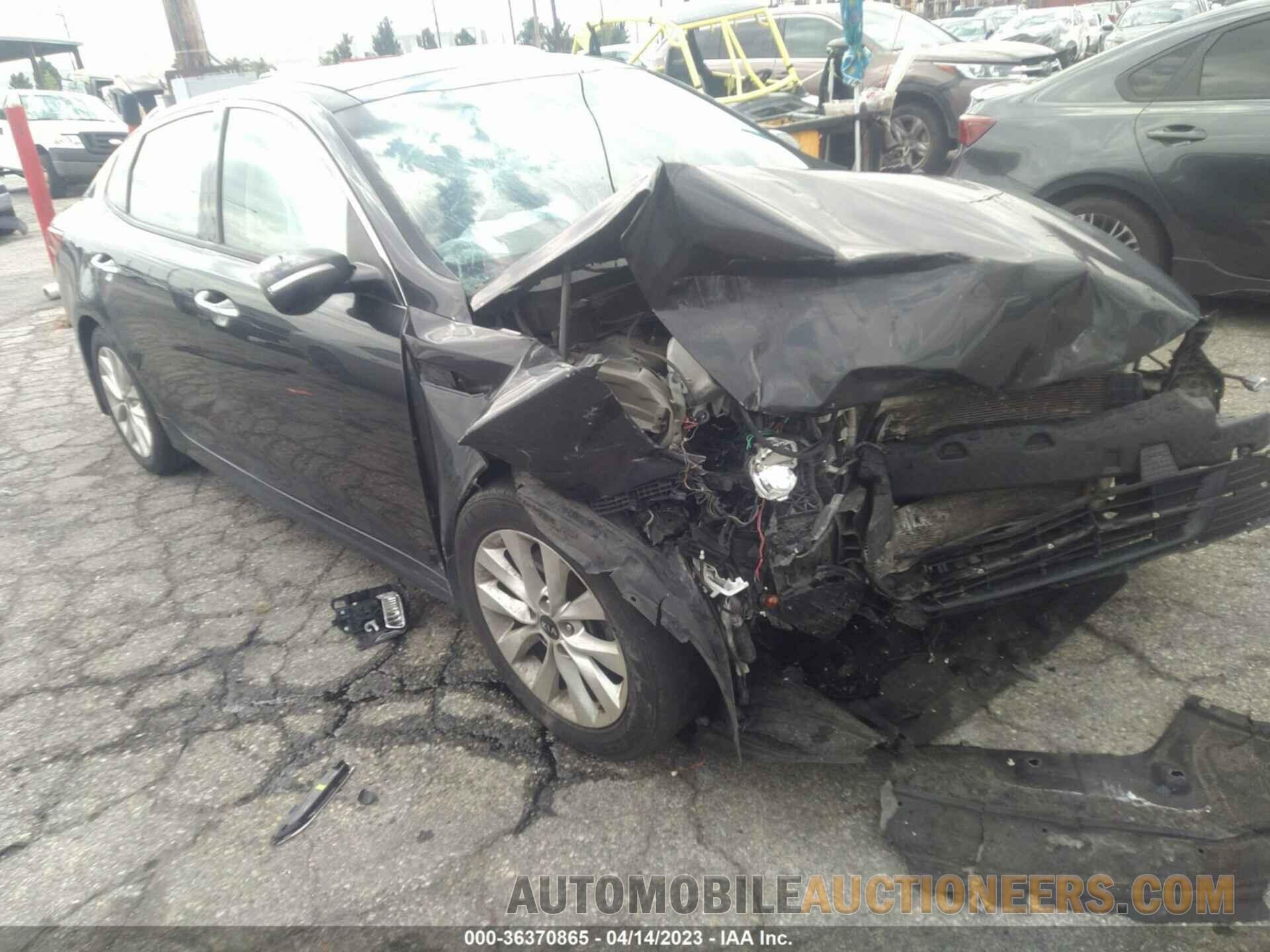 5XXGT4L30JG245738 KIA OPTIMA 2018