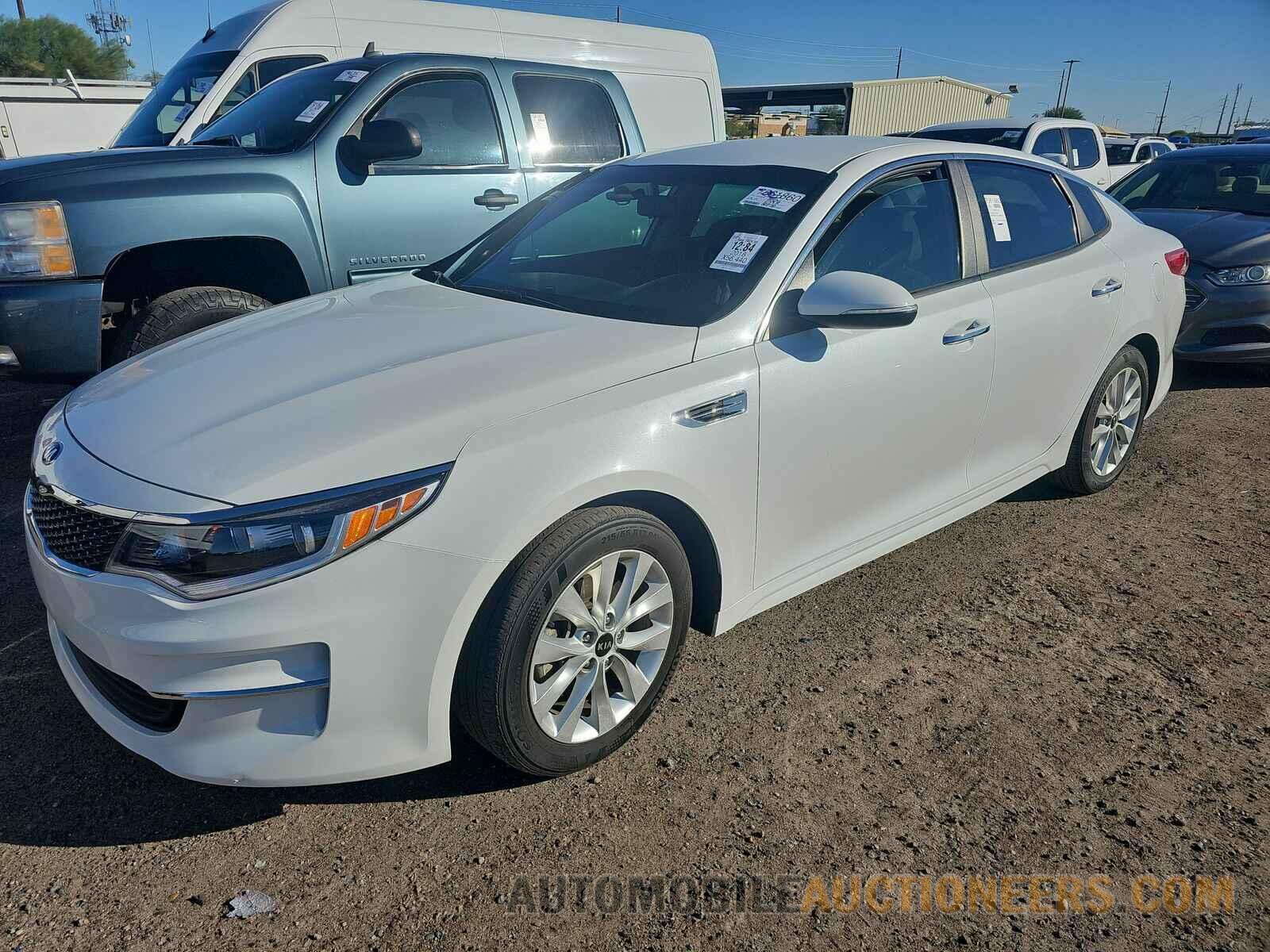 5XXGT4L30JG269263 Kia Optima 2018