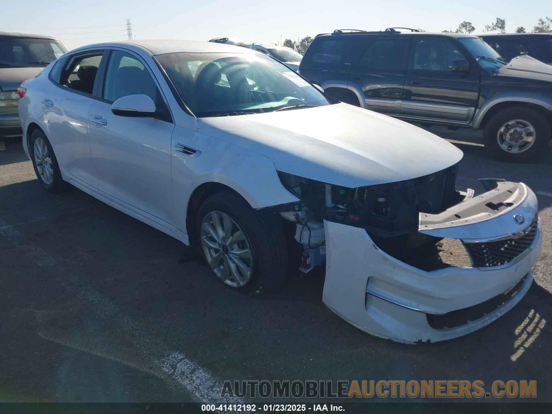 5XXGT4L30JG271255 KIA OPTIMA 2018