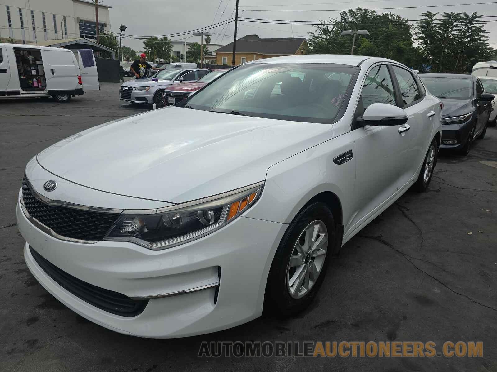 5XXGT4L32GG041368 Kia Optima 2016