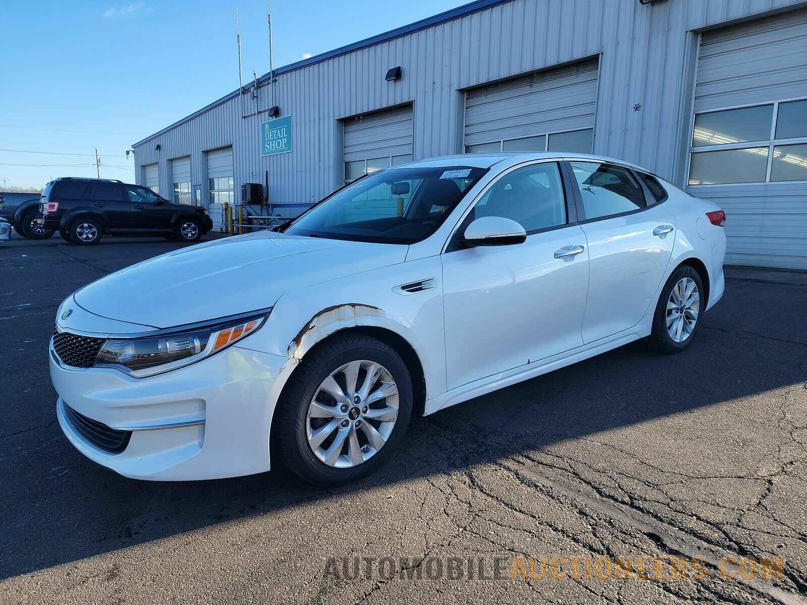 5XXGT4L32HG163438 Kia Optima 2017