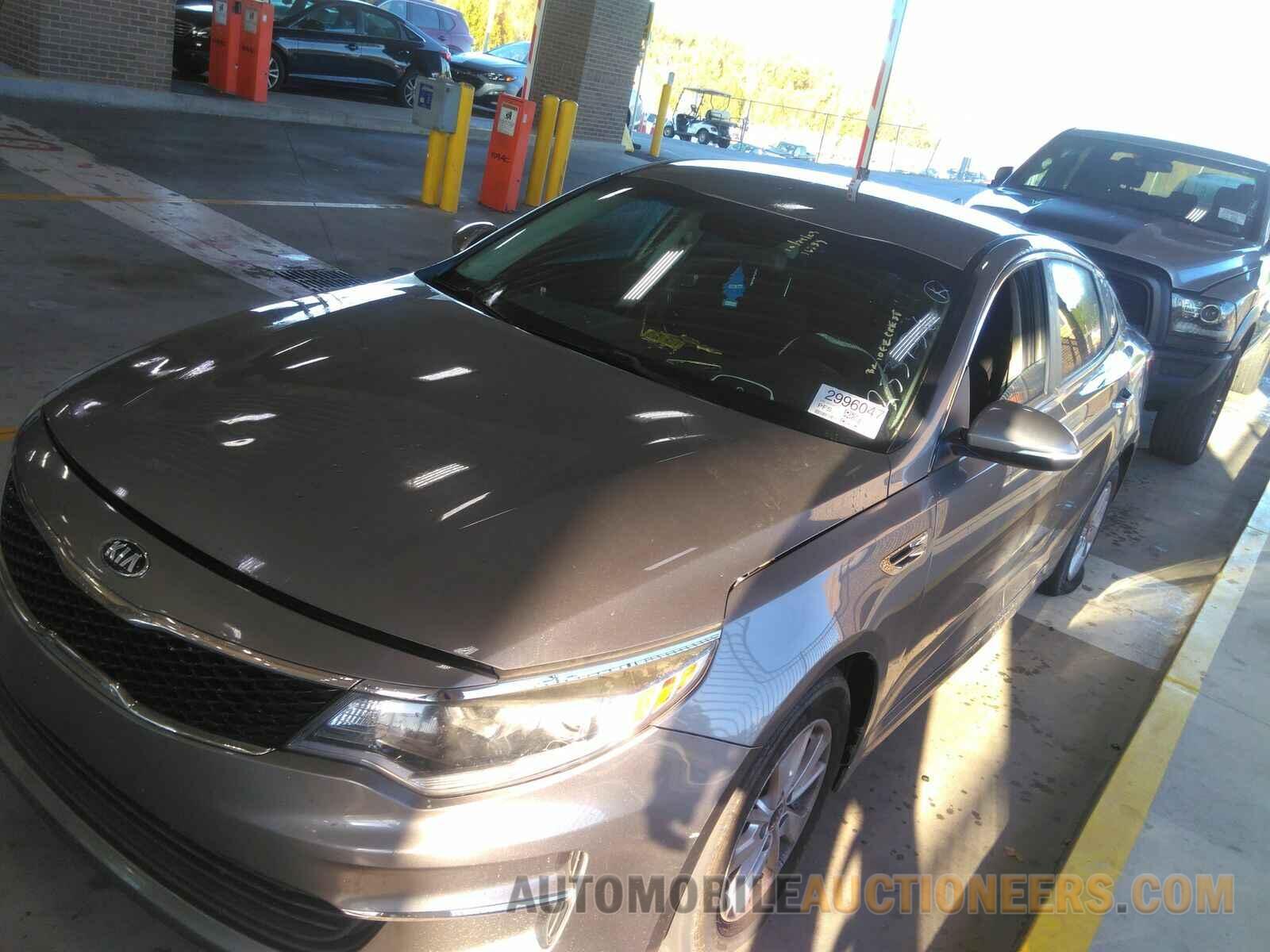 5XXGT4L32JG233736 Kia Optima 2018