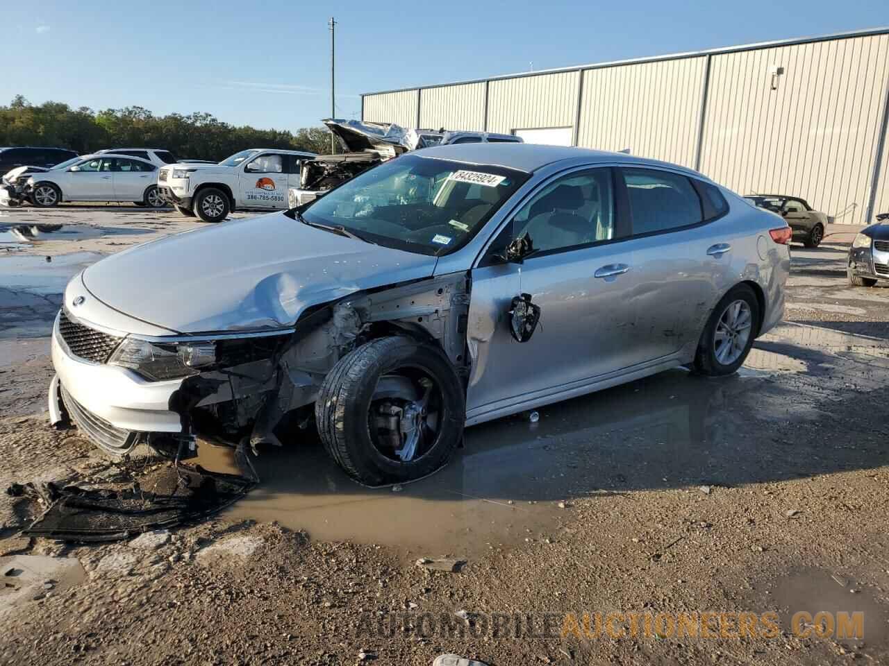 5XXGT4L32JG235681 KIA OPTIMA 2018