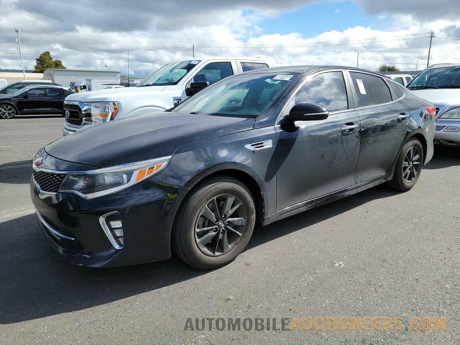 5XXGT4L32JG240640 Kia Optima 2018