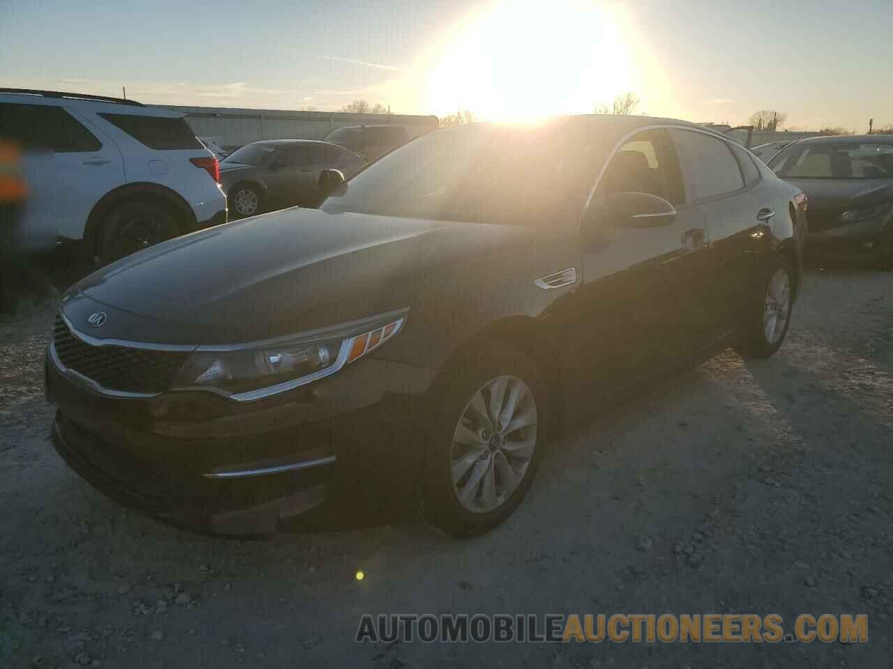 5XXGT4L32JG252092 KIA OPTIMA 2018