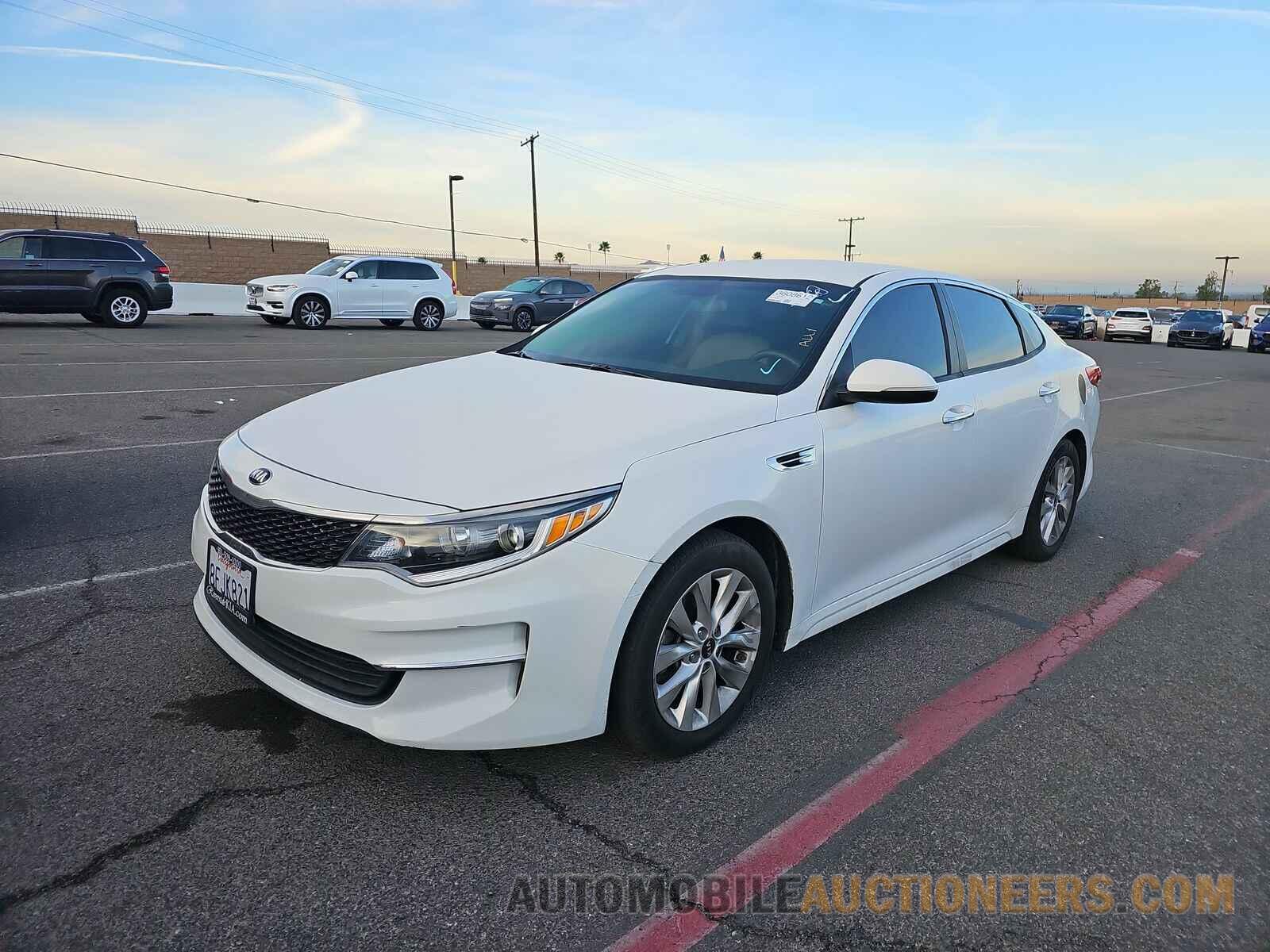 5XXGT4L32JG253923 Kia Optima 2018