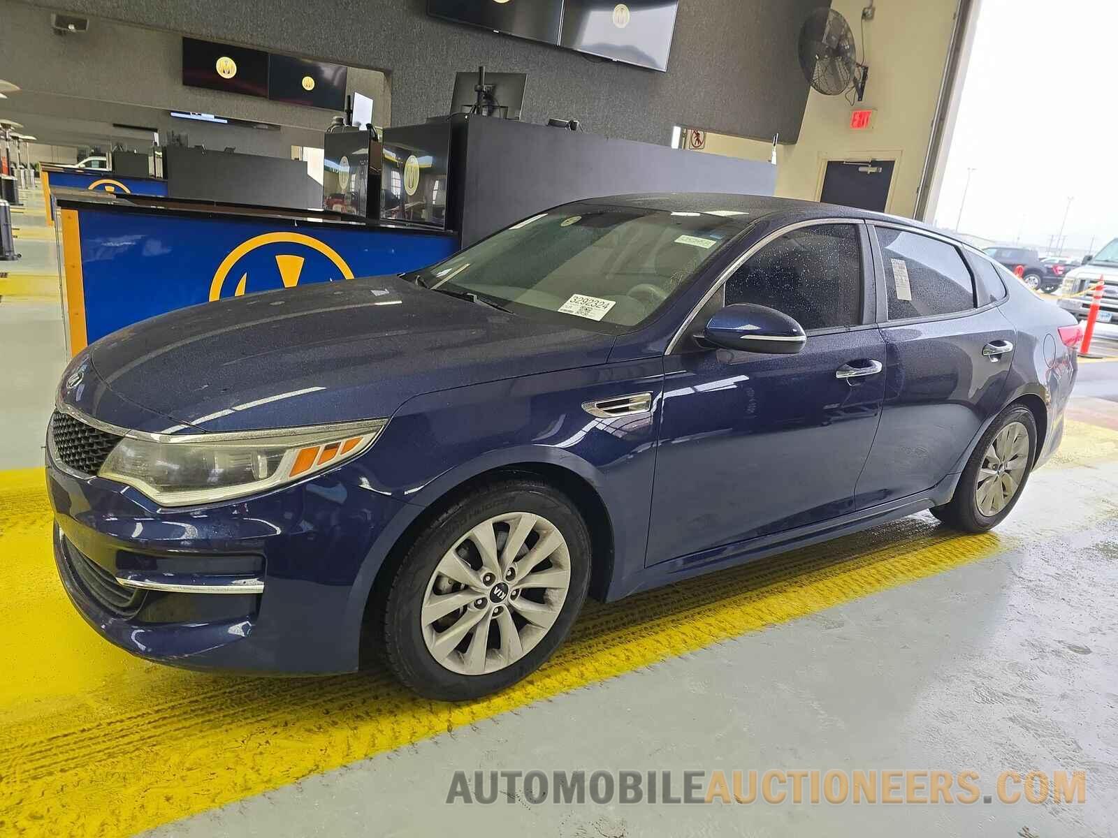 5XXGT4L32JG255655 Kia Optima 2018