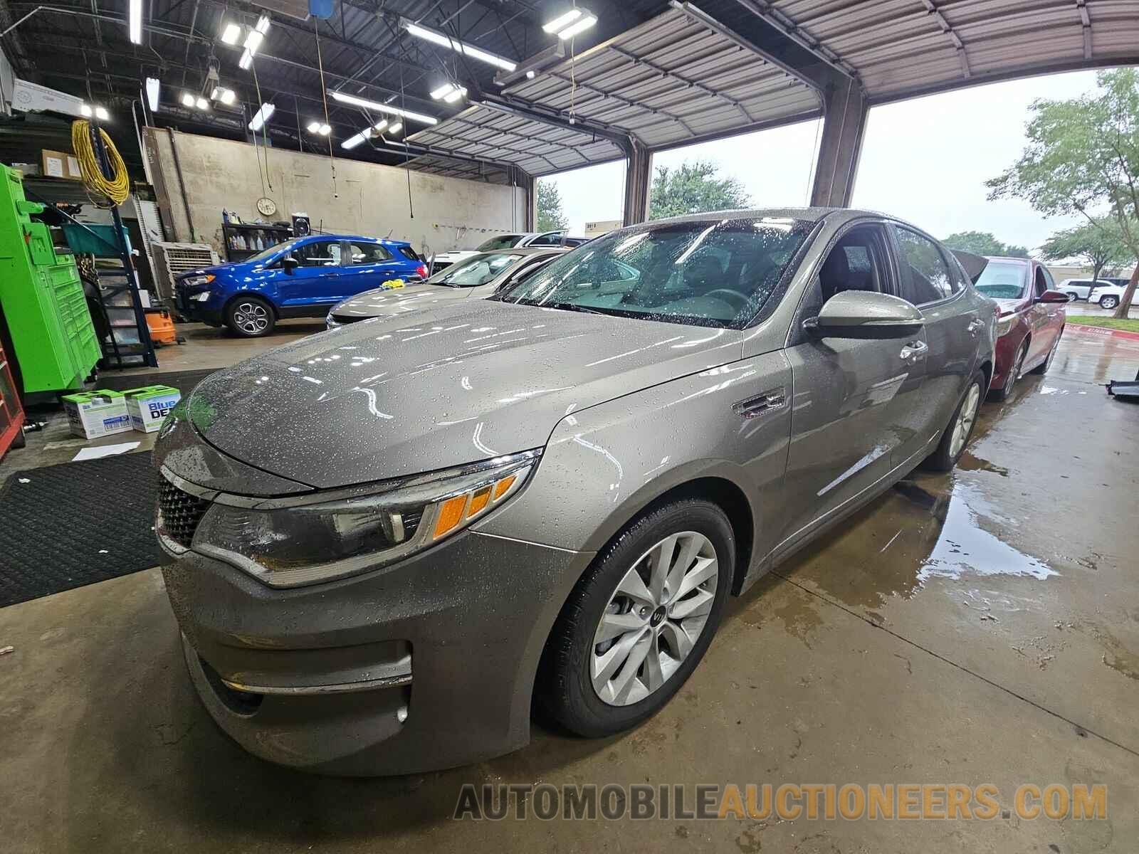 5XXGT4L32JG255770 Kia Optima 2018