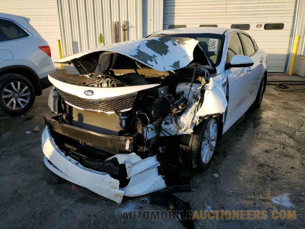 5XXGT4L32JG266302 KIA OPTIMA 2018