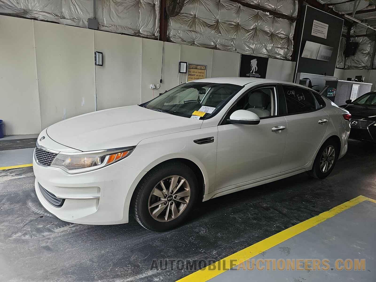 5XXGT4L33GG033750 Kia Optima 2016