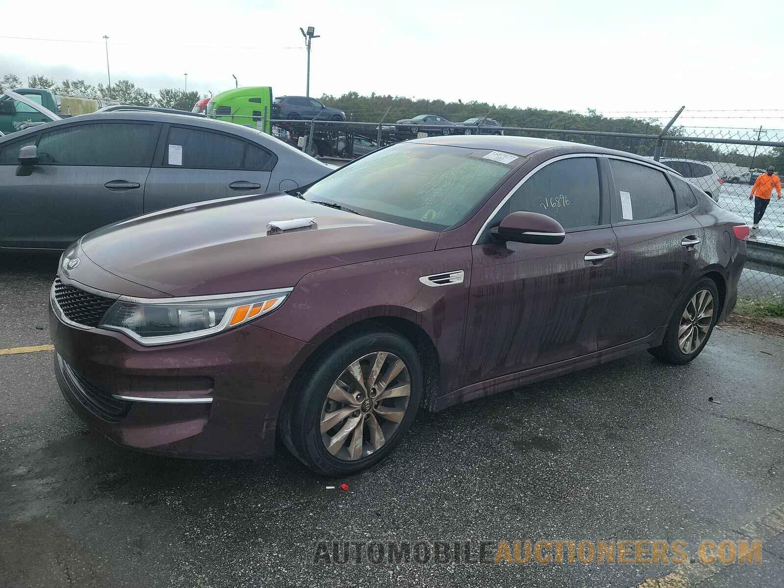 5XXGT4L33JG257933 Kia Optima 2018