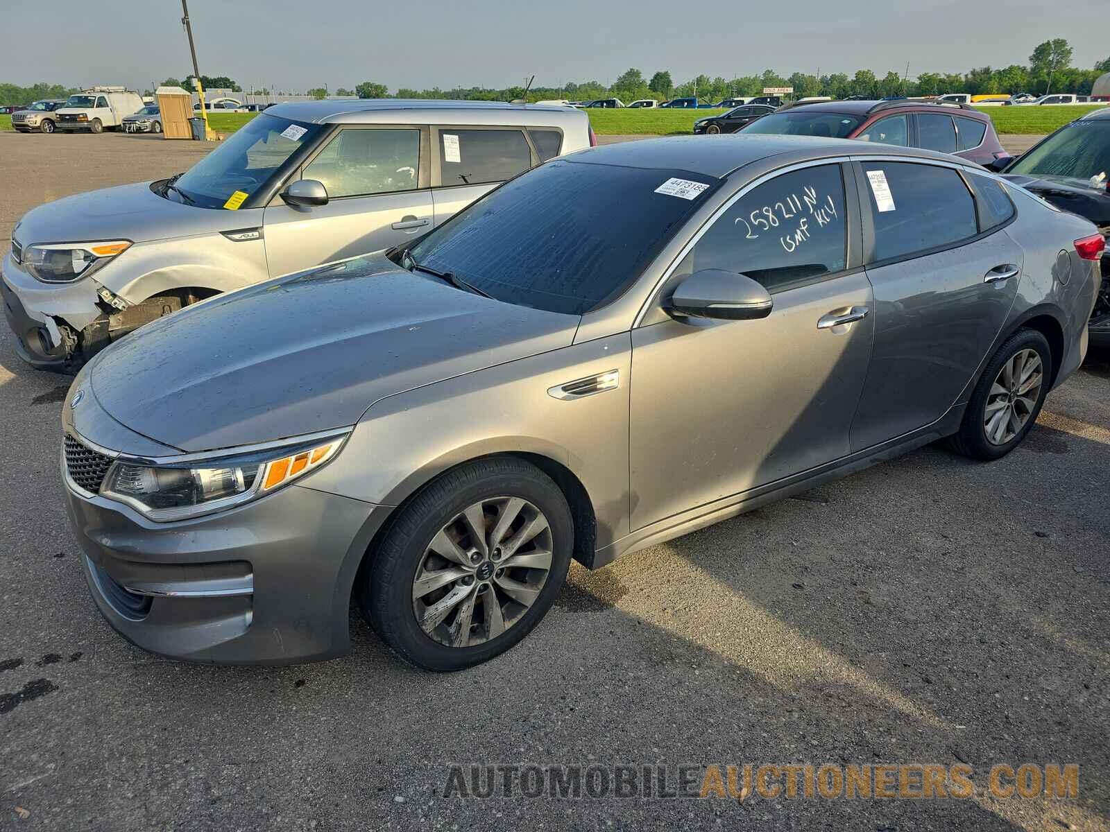 5XXGT4L33JG258211 Kia Optima 2018