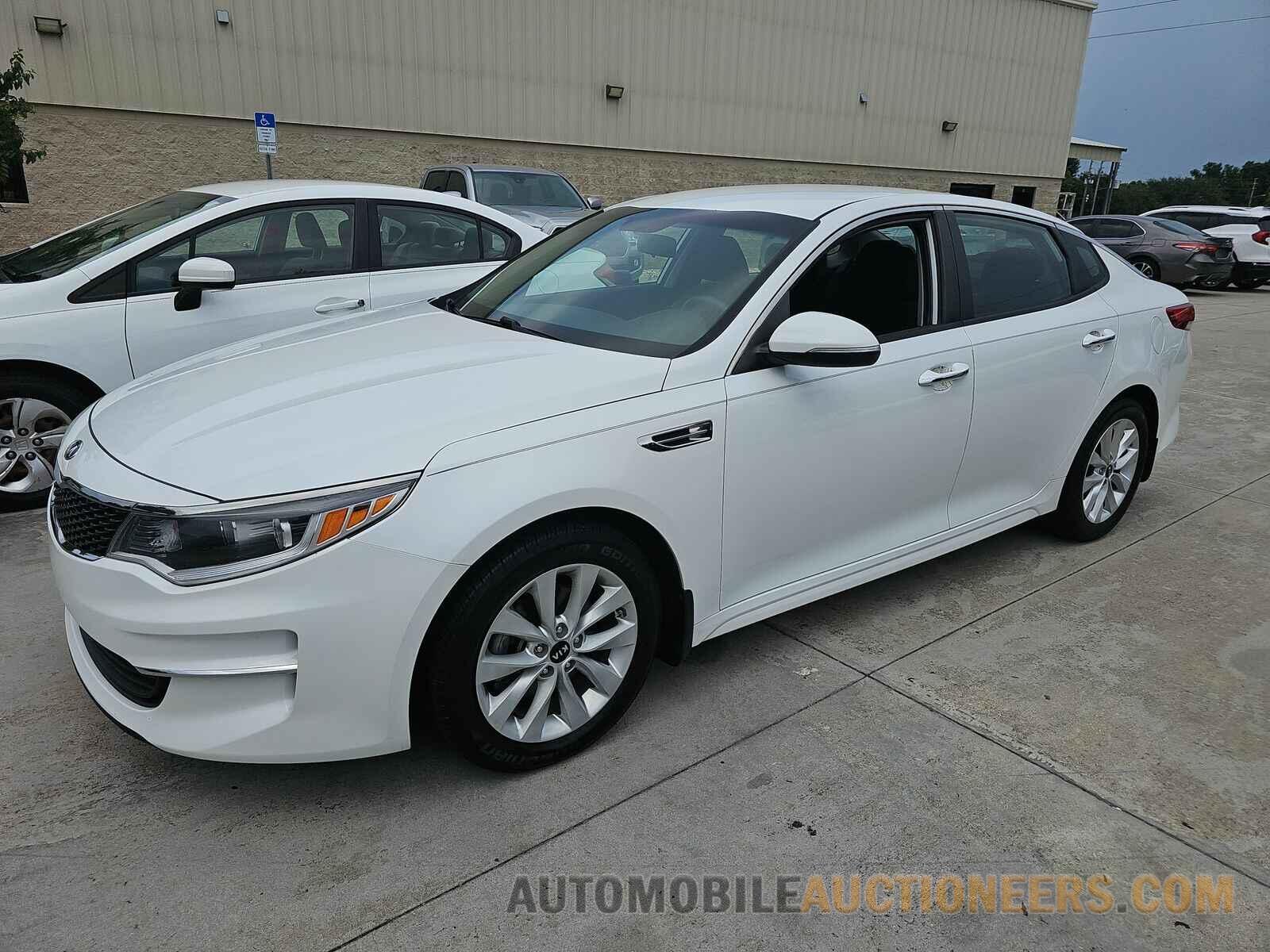 5XXGT4L33JG265689 Kia Optima 2018