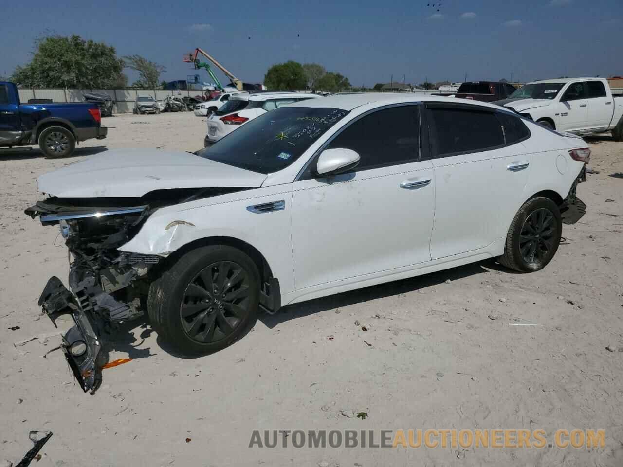 5XXGT4L33JG268608 KIA OPTIMA 2018