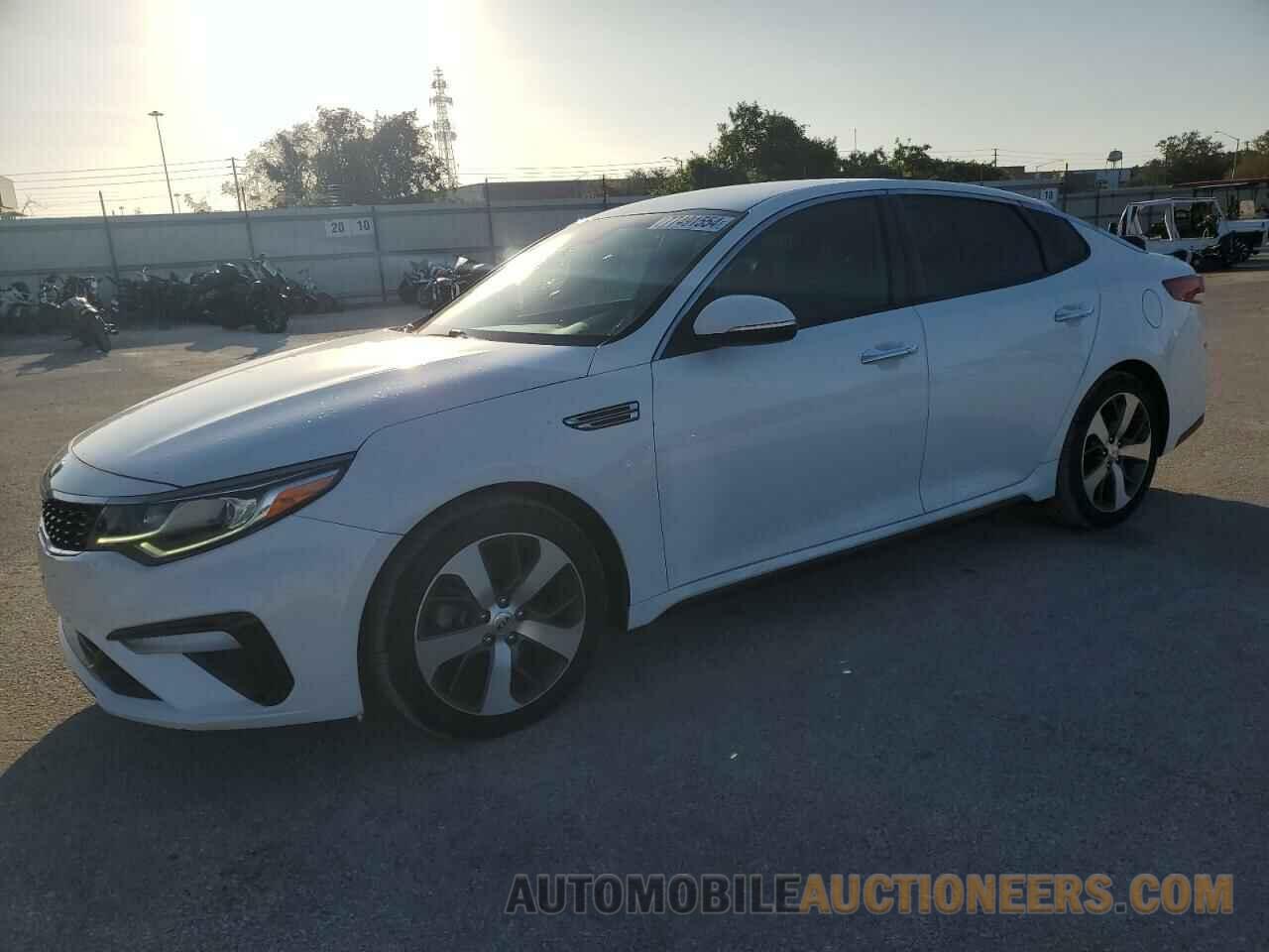 5XXGT4L33LG446715 KIA OPTIMA 2020