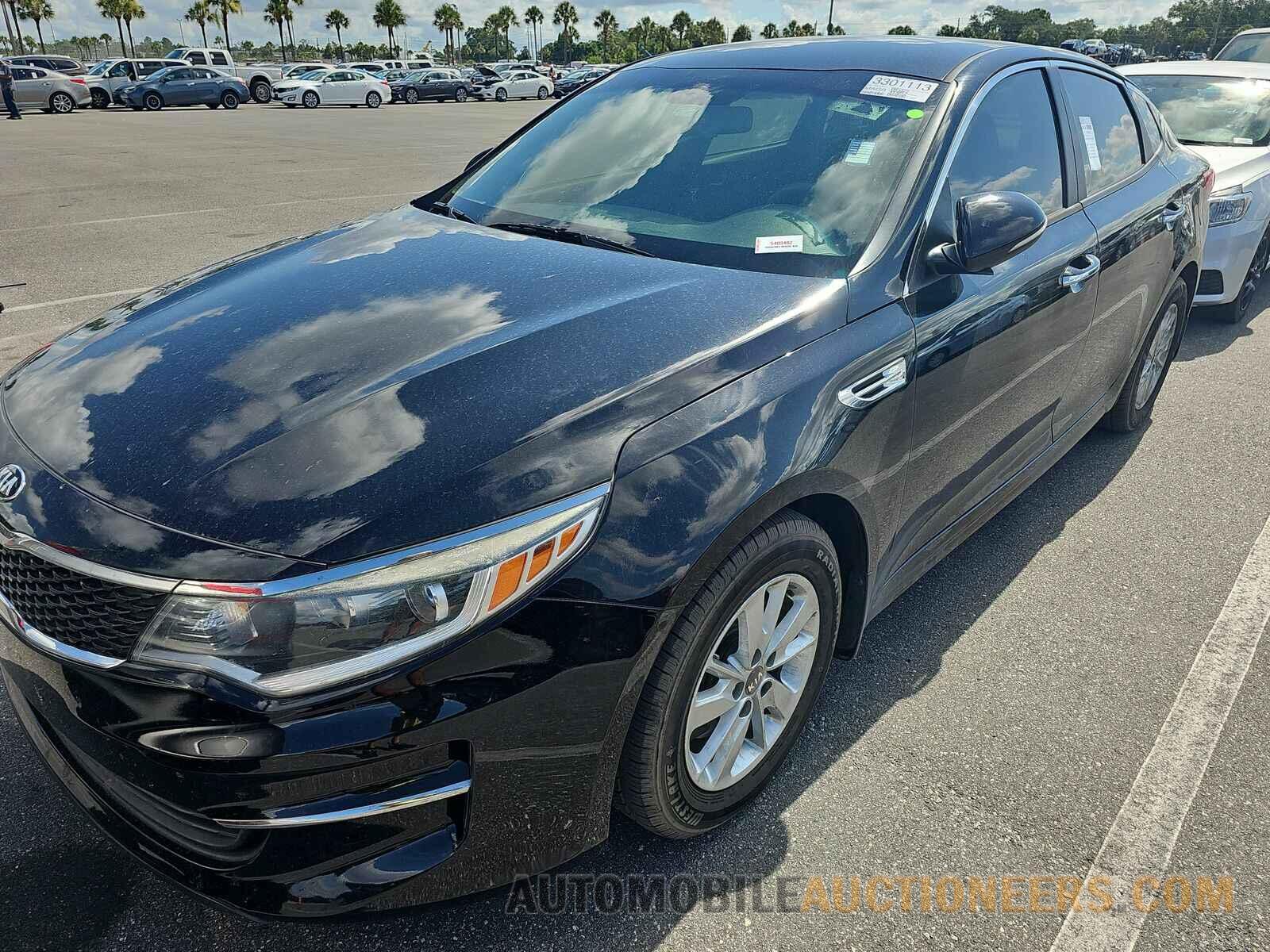 5XXGT4L34HG154711 Kia Optima 2017